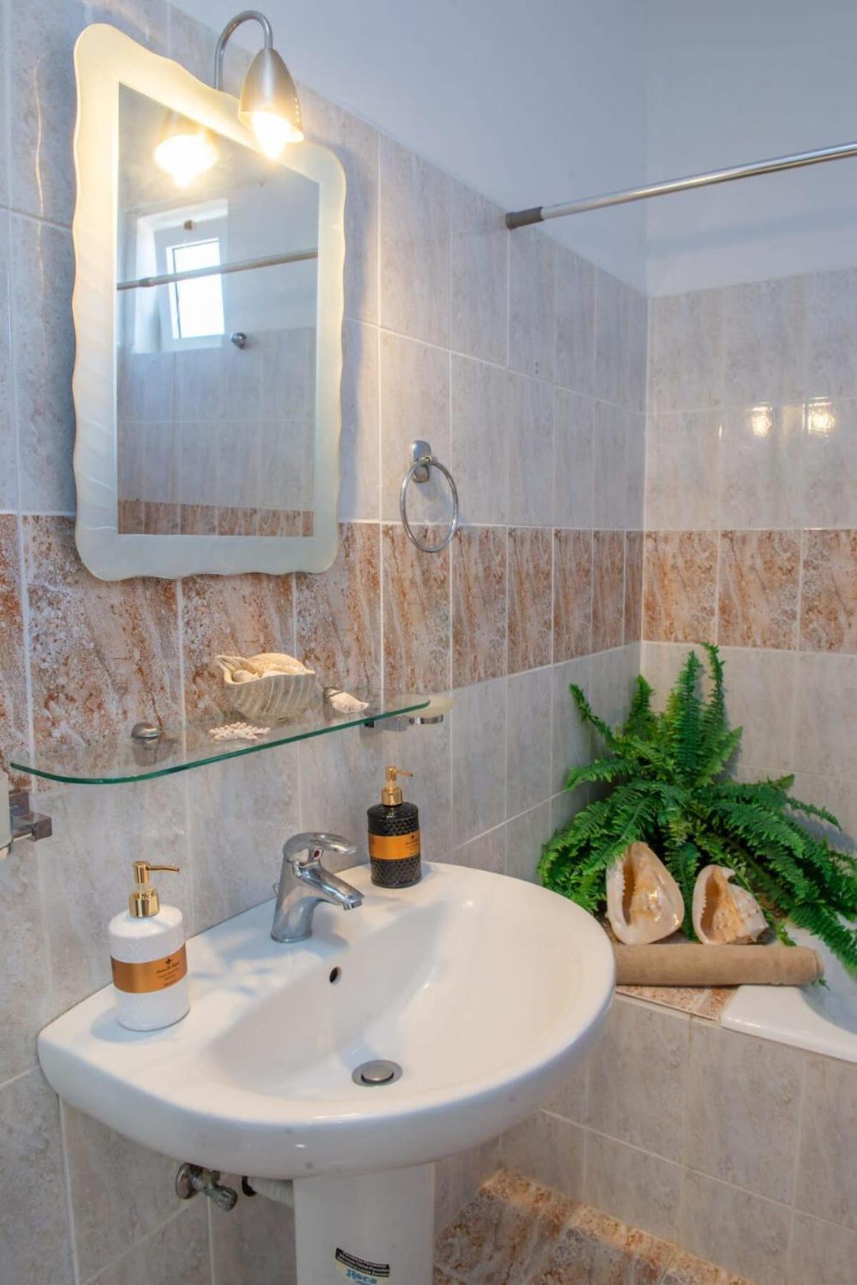 Atlantic Cave Haven-Seaside, Fully Equipped Apartment Kolymbia Exterior photo